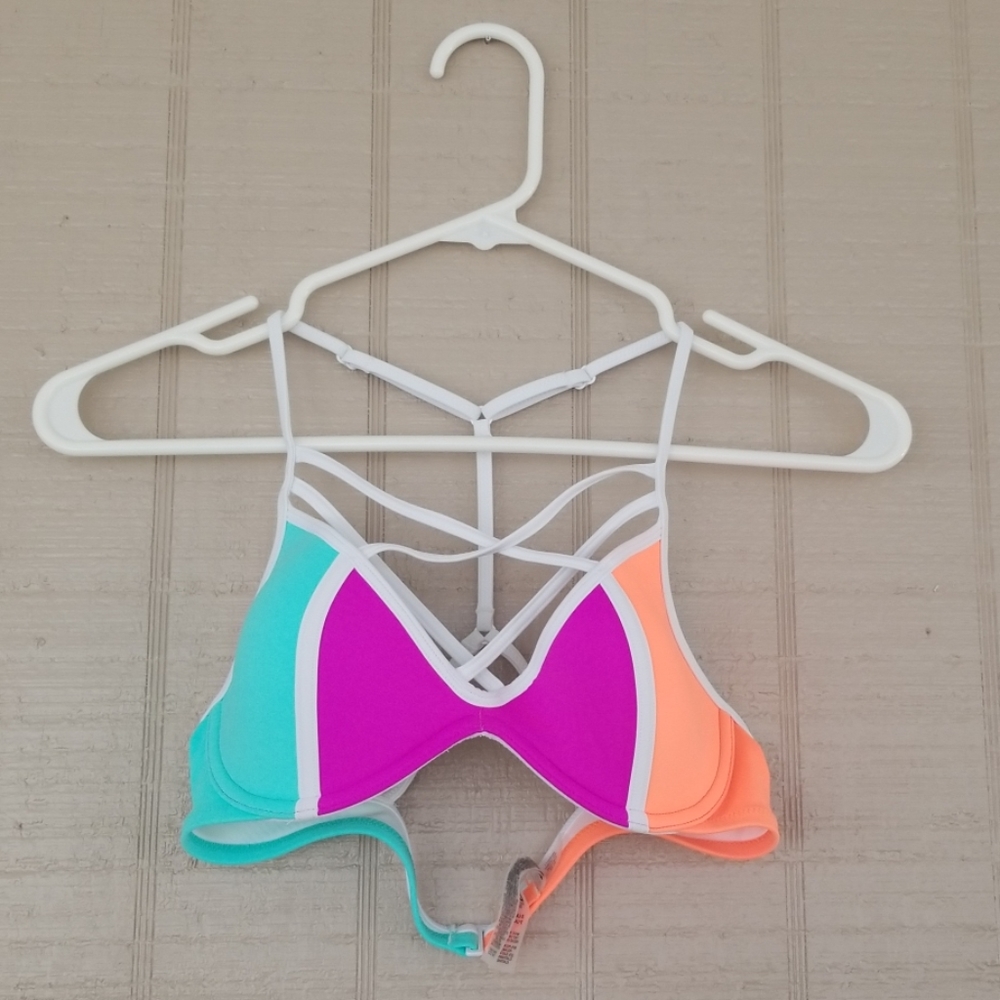 Color blocked bikini top